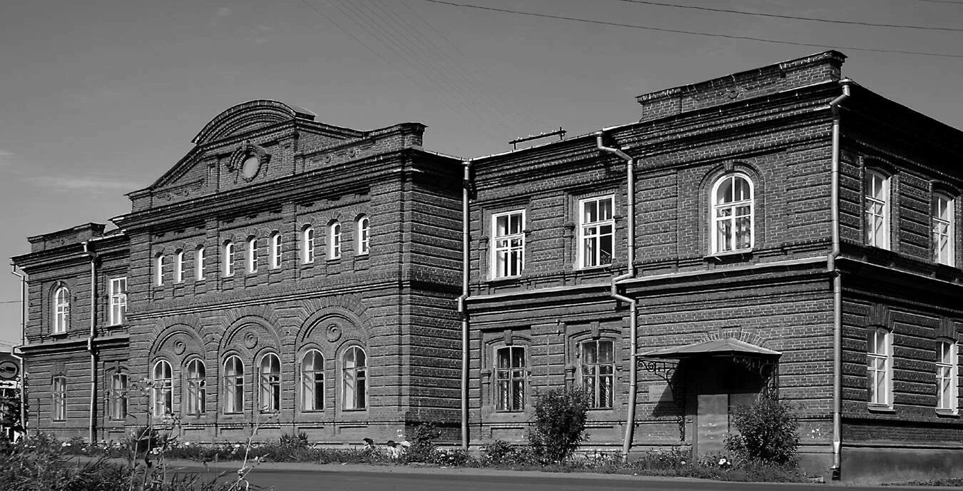 Красноуфимск здание промышленного училища. Дворец творчества красноуфимск. Красноуфимск здания. Здание земской управы в городе красноуфимске свердловской области. Здание завода поклевских козелл красноуфимск.