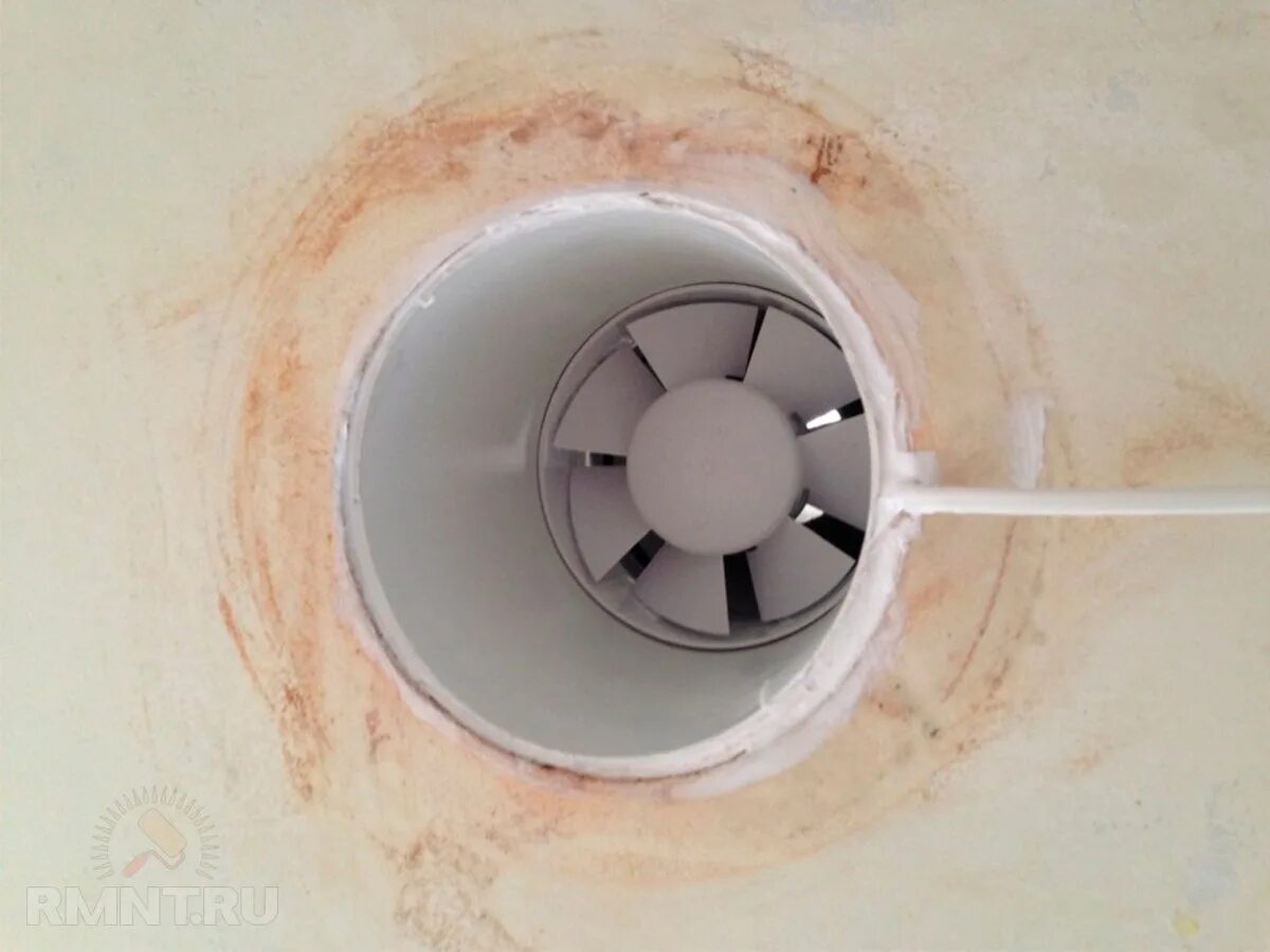 Вентиляция ванной комнаты в частном доме. Принудительная вытяжка в ванной с обратным клапаном. Вытяжной вентилятор в канализационную трубу 110 мм. Вентилятор вытяжной с обратным клапаном КИВ. Вытяжной вентилятор 80мм для ванной комнаты под натяжной потолок.