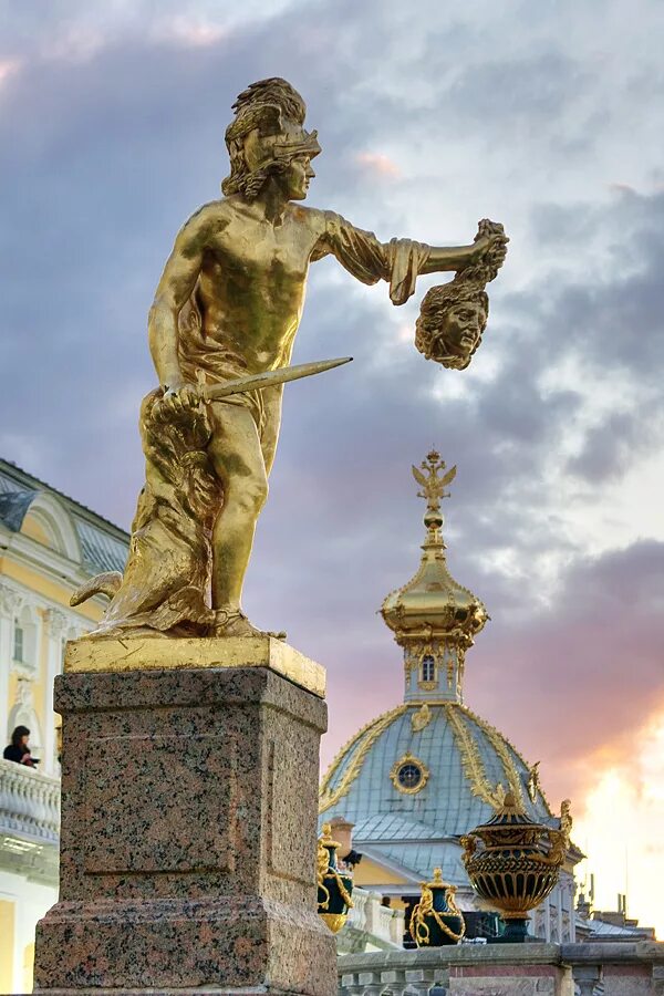 Персей на большом каскаде Петергофа. Щедрин Персей скульптура Петергоф. Персей. Статуя большого каскада в Петергофе. Статуя Персей Щедрин. Россия персей