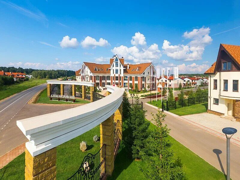 Кп александровский. Коттеджный поселок александровка. Поселок александровский сад магнитогорск. Поселок таунхаусов александровский улица грибоедова. Клубный поселок.