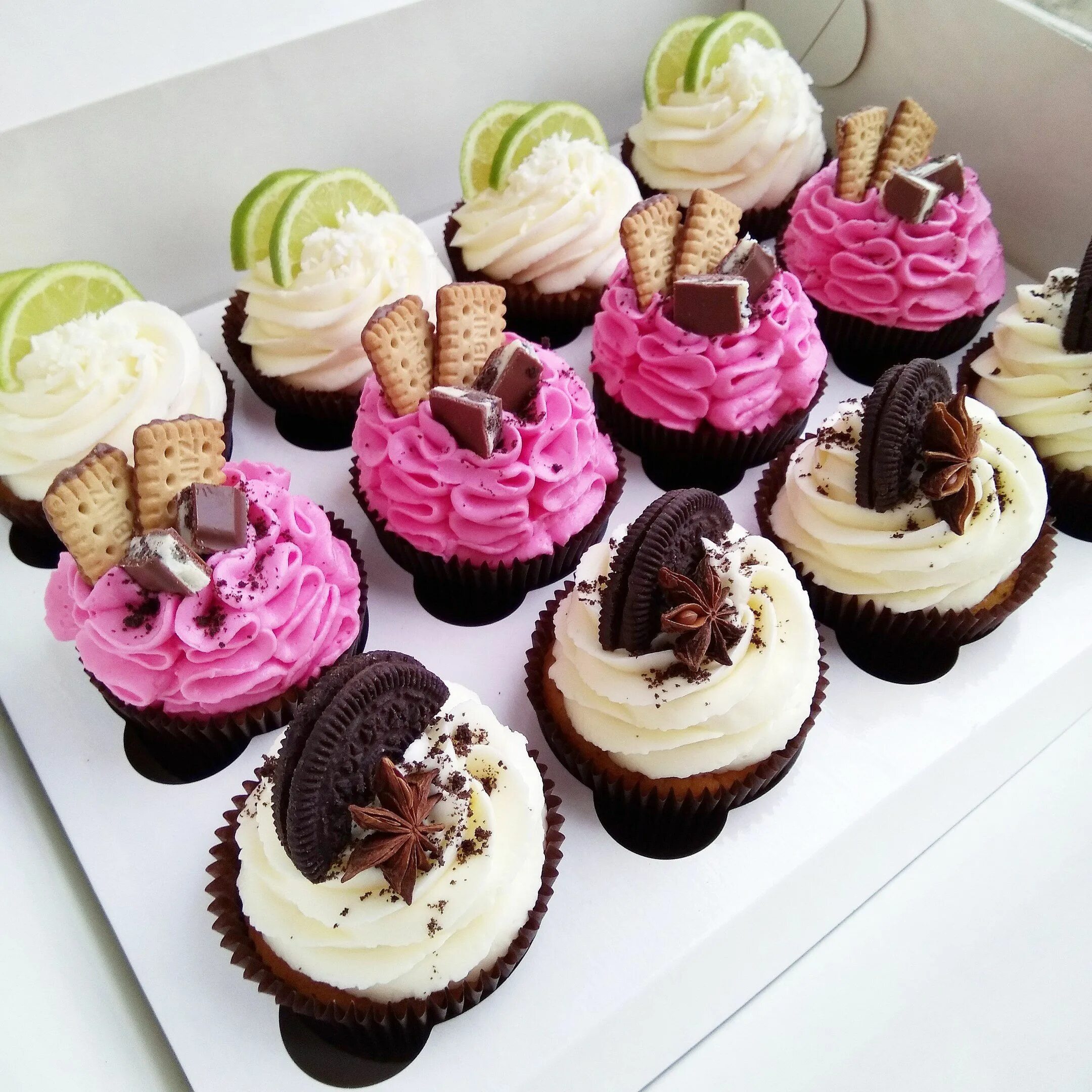 Вдохновение капкейки. Капкейки с бусинками. Вдохновение капкейки. Капкейки с печеньем. Набор капкейков.