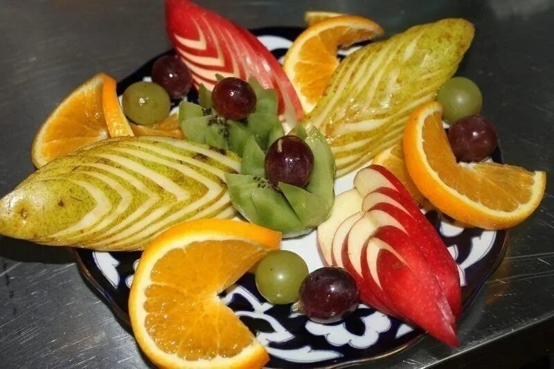 Фруктовая нарезка. Фруктовая тарелка. Красивая нарезка фруктов. Красиво порезать фрукты.