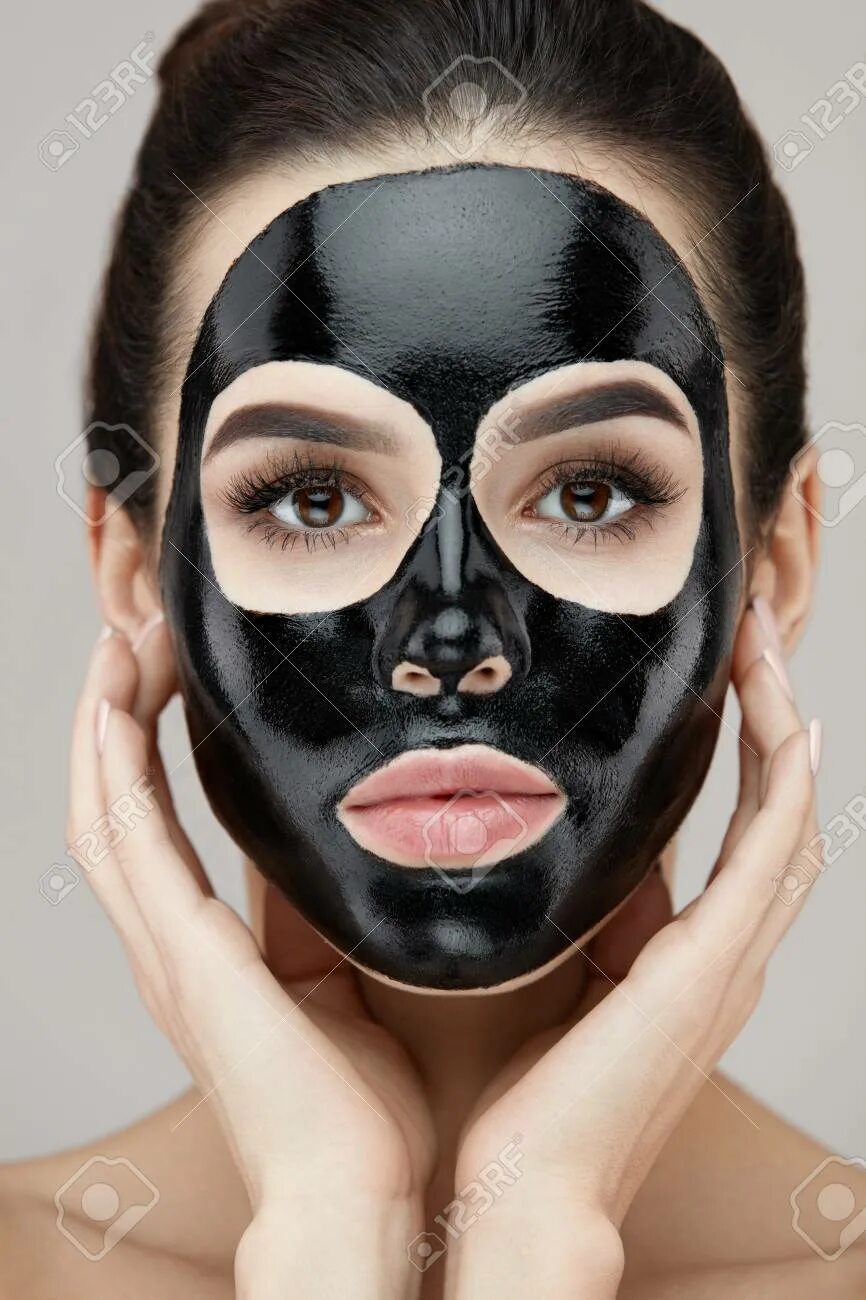 Черная маска косметика. Чёрный маска для лица женский фото. Woman in Black Mask. Facial Mask Black woman.