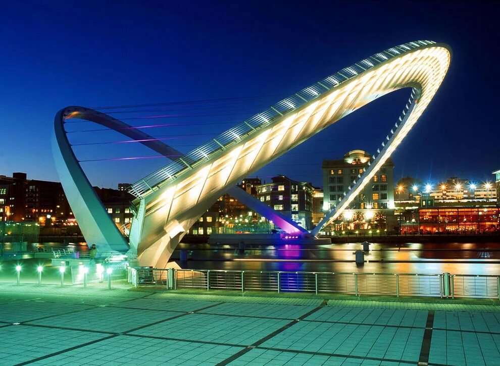 Мост тысячелетия (Gateshead Millennium Bridge). Мост Миллениум в Гейтсхед, Англия. Мост Миллениум, Гейтсхед, 2001. Gateshead Millennium Bridge, Ньюкасл,.