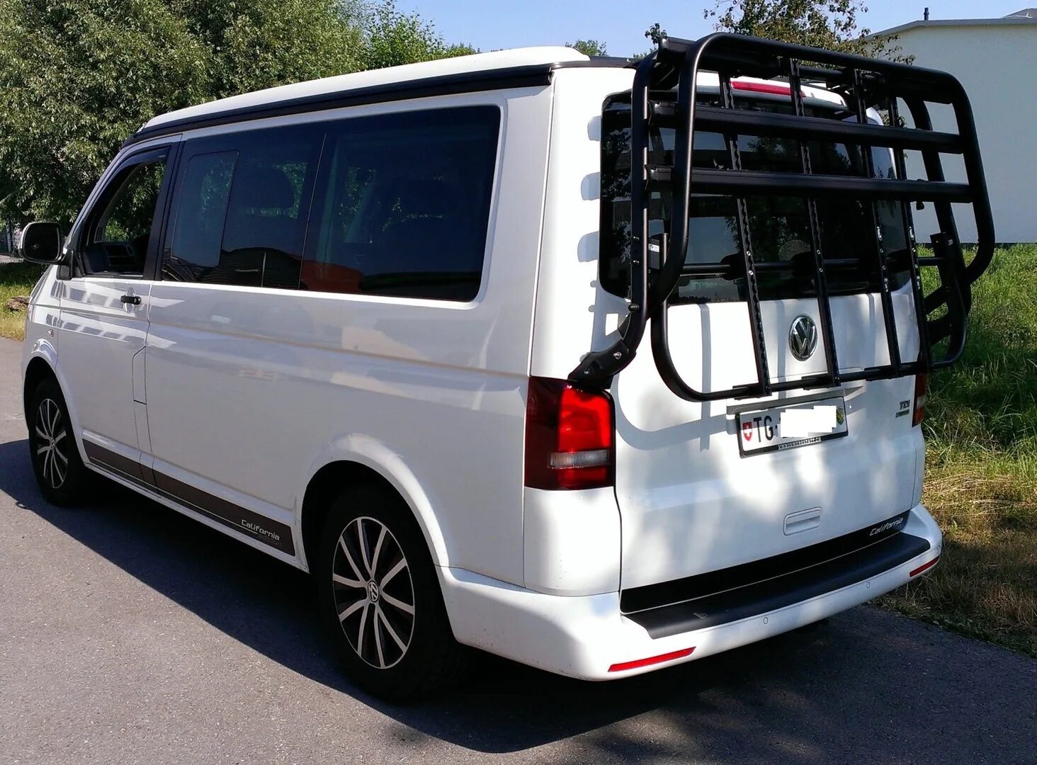 Caravelle t5 t6. Велобагажник VW t5 t6. Volkswagen Multivan t5 велобагажник. Багажник VW t5. Дверь фольксваген мультивен т5