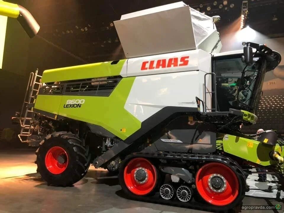 Комбайн CLAAS Lexion. Комбайна CLAAS Lexion 8700. Комбайн CLAAS новый. Лексион 8700.