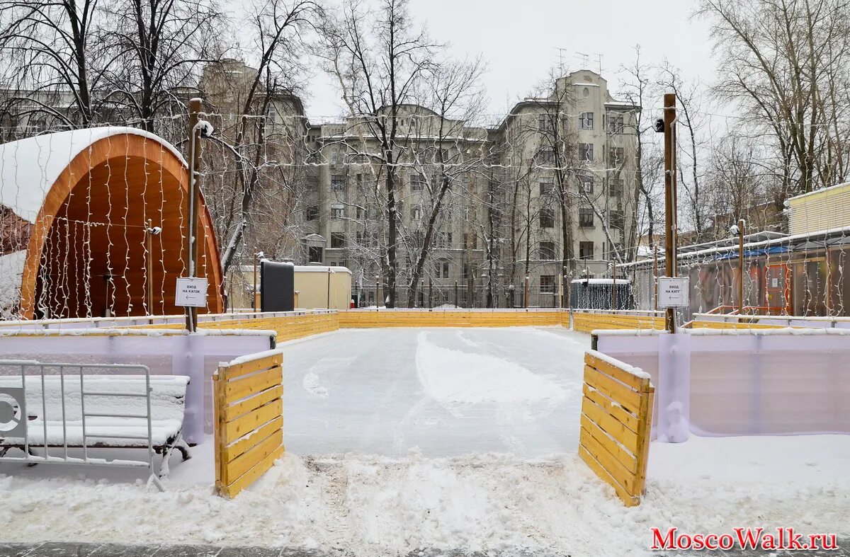 Каток баумана купить билет. Каток в саду Баумана. Сад имени Баумана зима.