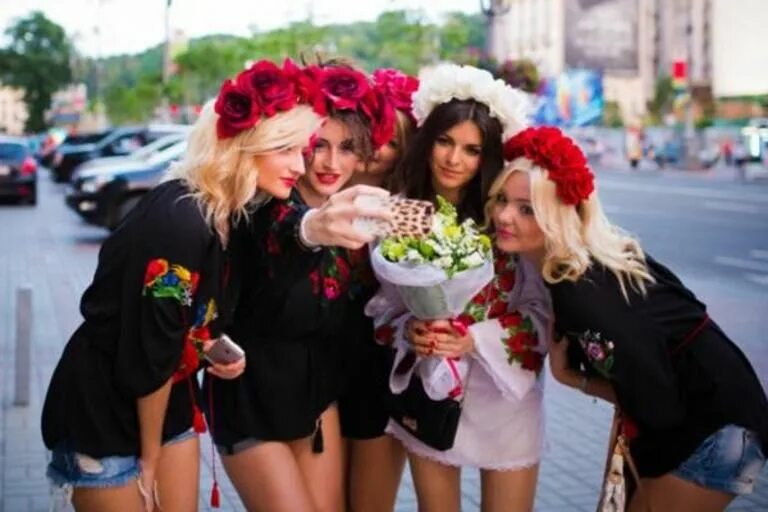 Девичник в стиле гламур. Девичник замужние. Отчаянные домохозяйки девичник. Девичник замужние. Фотосессия с подружками невесты.