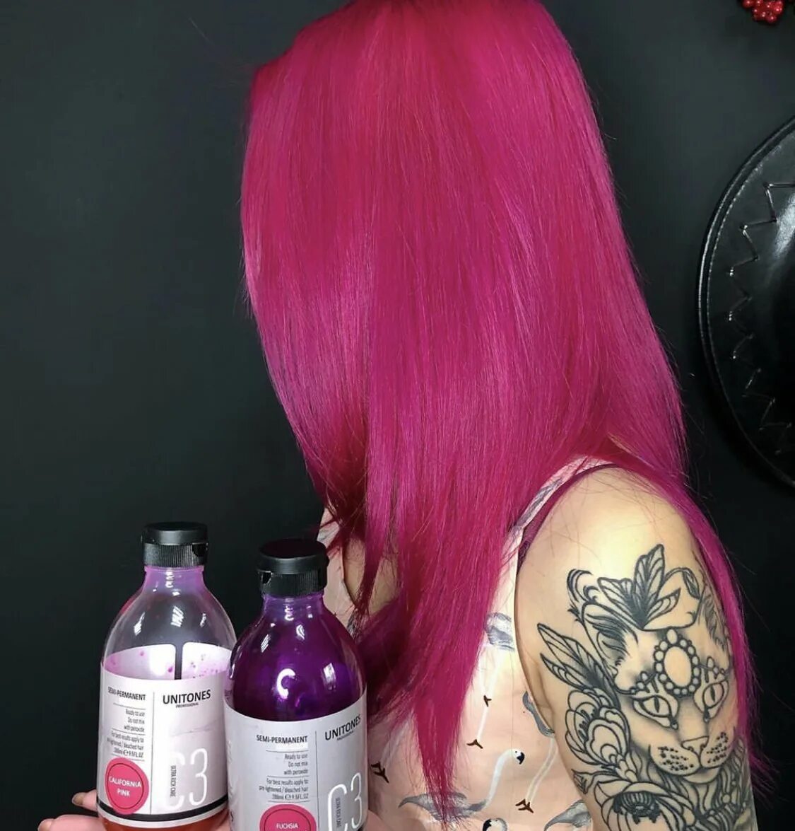 Темно розовая краска. Unitone краска. Разовая покраска для волос. Розовая краска для волос. Рощовая краска длятволос.