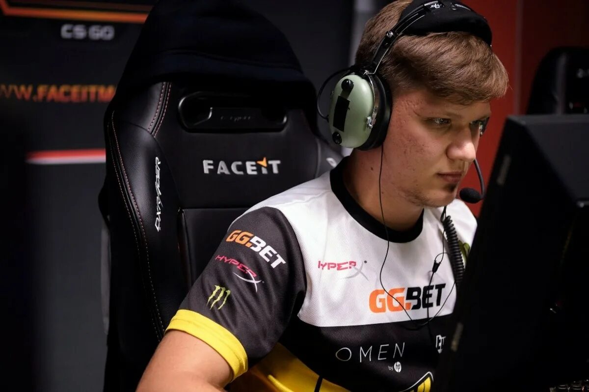 Топ 1 игрок кс го. Navi александр s1mple. нави александр костылев. симпл игрок нави. саша костылев simple.