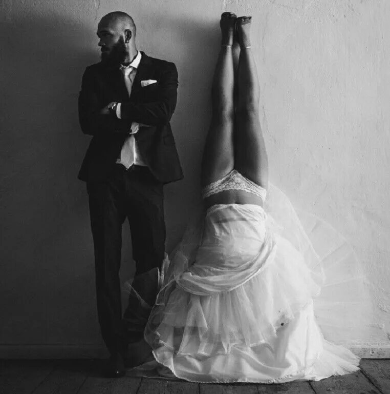 демотиватор. скучная жена. скучная женщина горе в семье. скучная жена скука в семье. жене стало скучно.