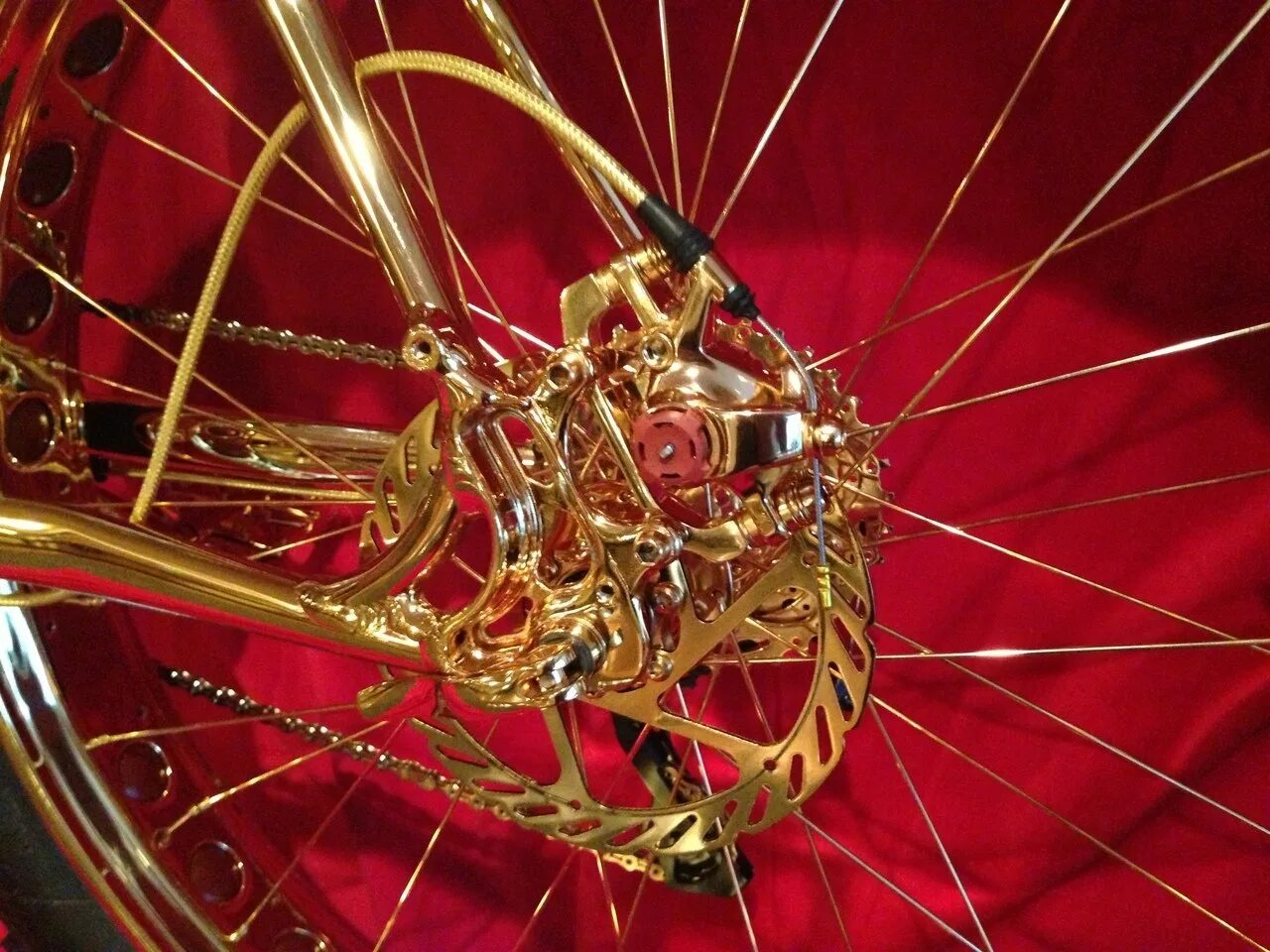 Золотой велосипед Beverly Hills Edition. 24k Gold extreme Mountain Bike. House of Solid Gold велосипед. Самый дорогой велосипед.