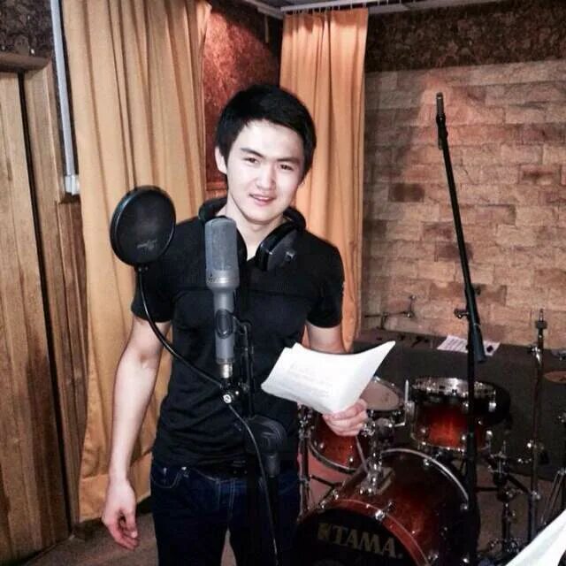 Торегали жанымда. Торегали жанымда. Торегали тореали фото. Певцы эстрады. Казахские песни.