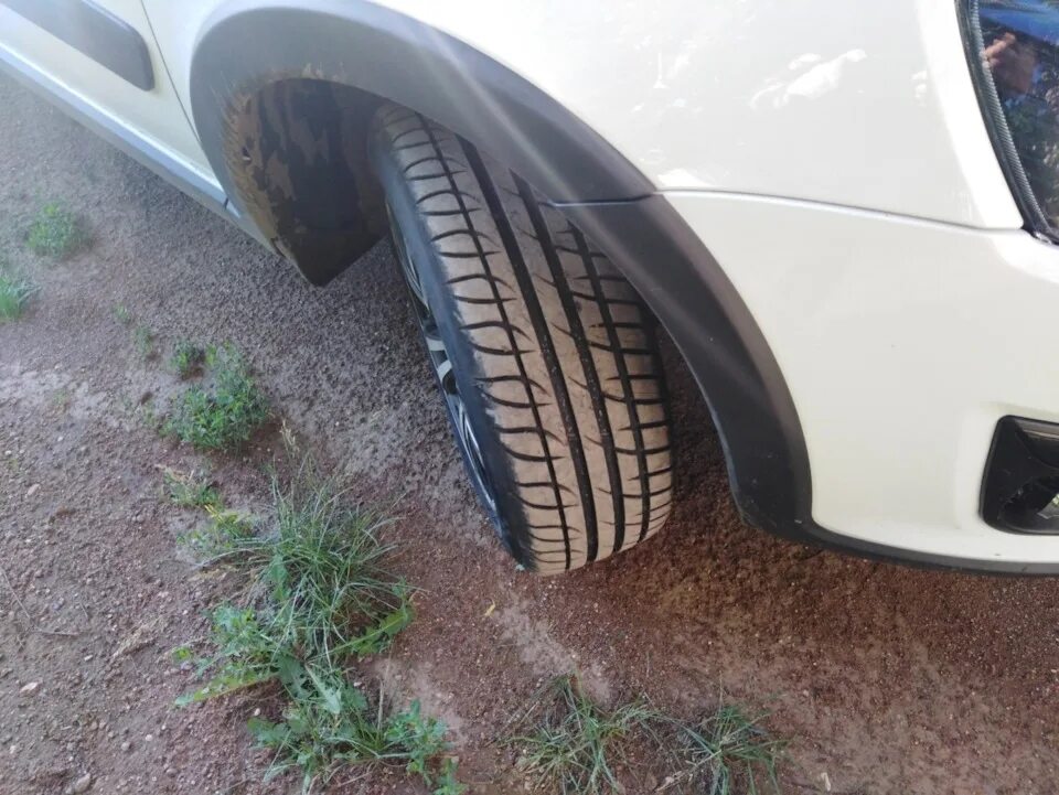 Резина на калину. 195/60 R15 Калина кросс. Калина кросс на резине 185/60 r15. Калина кросс 195 60 15. 195 55 R15 на калину кросс.