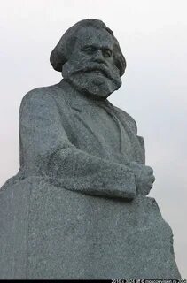 Памятник карлу марксу