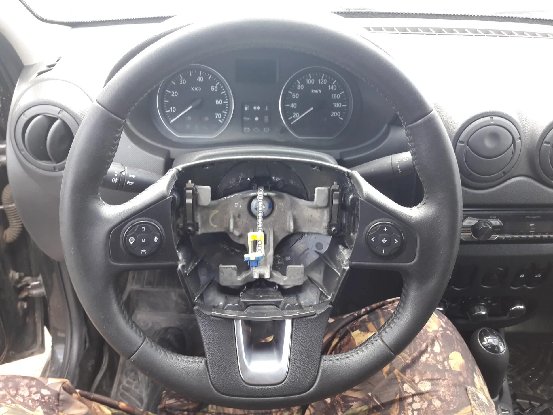 Кнопки в руль или замена руля от Лагуна 3 часть третья - Renault Logan (1G), 1,4