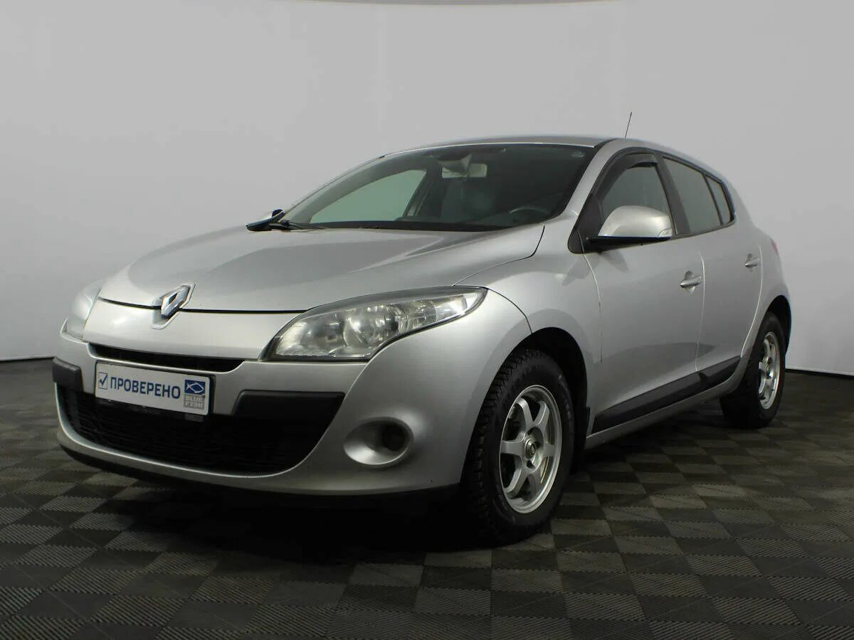 Меган 3 хэтчбек 1.6. Renault Megane III 2011. Рено Меган 2011. Рено Меган 3 2011. Рено Меган 2011 хэтчбек.