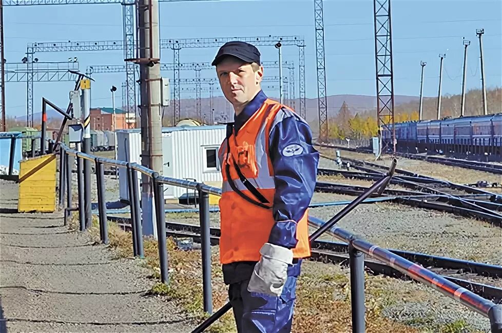 При вступлении на дежурство составитель поездов должен. Составитель жд. форма составителя поездов ржд. спецодежда составителя поездов. одежда составителя поездов.
