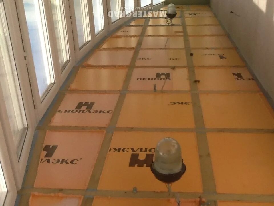 Пеноплекс на пол под. Стяжка 20 мм на пеноплекс. стяжка пола на пеноплекс 50 мм. теплоизоляция пола балкона пеноплексом. утеплитель пеноплэкс 50 мм балкон.