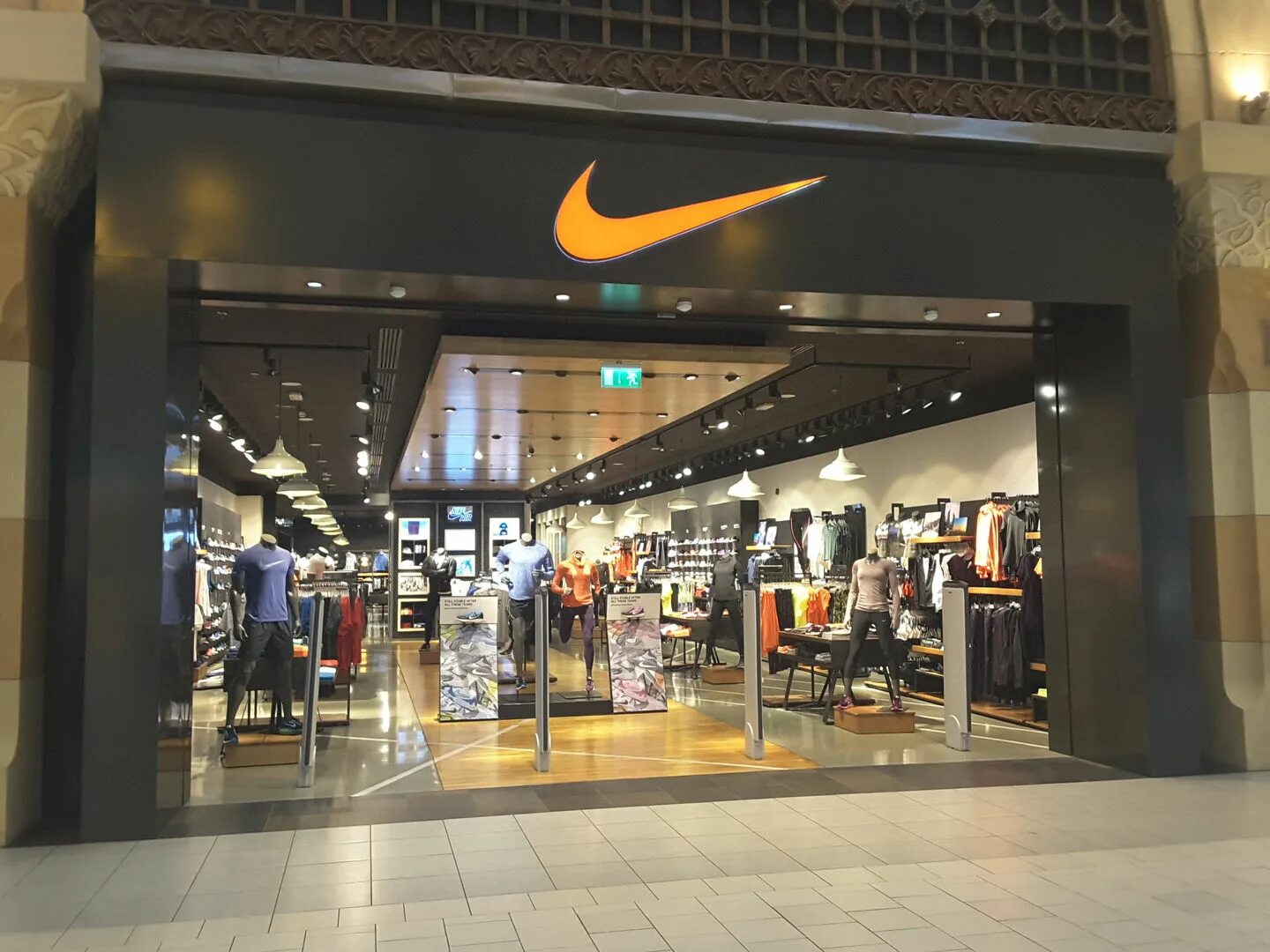 Nike дубай молл. Дубай молл магазины nike. Nike в дубай молл. Дубай молл магазины nike. Nike в дубай молл.