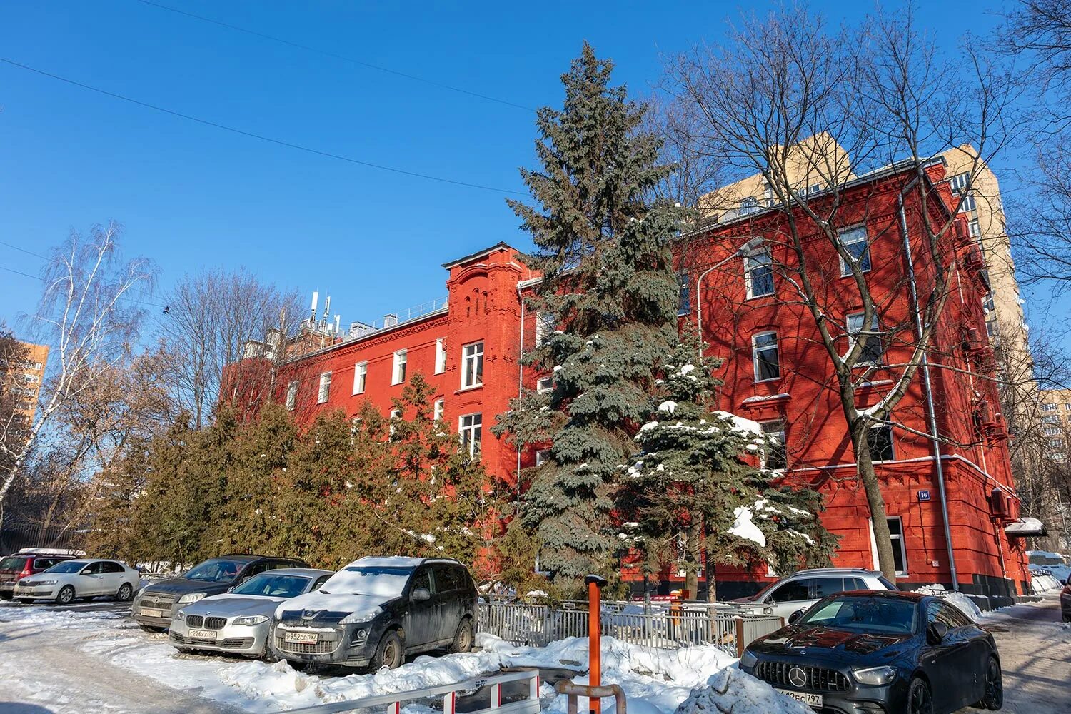 16 каменщиков вымостили улицу за 21 день