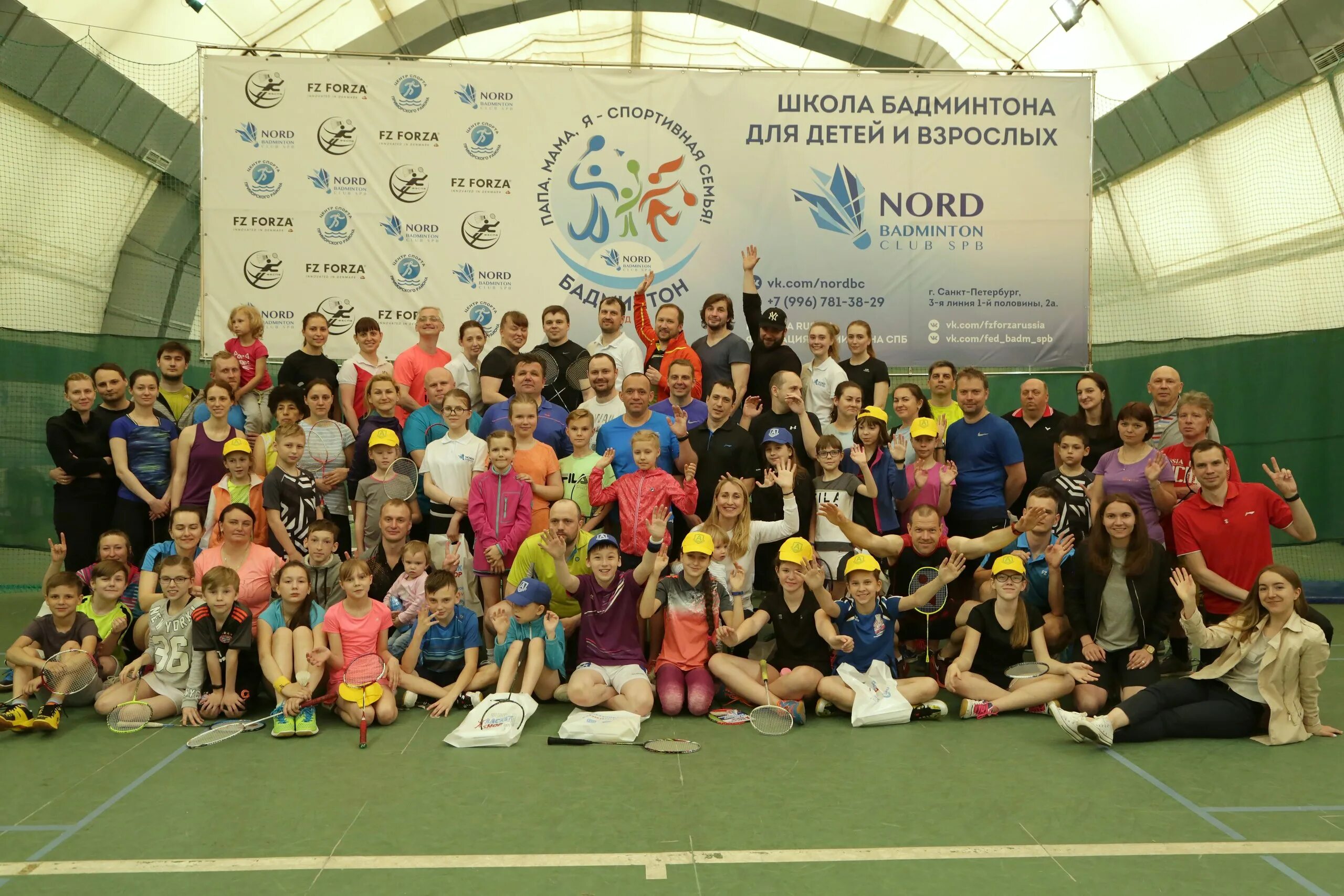 Молодежный центр спб. Молодежный клуб. Центр молодежи. Центр для подростков. Молодежные центры петербурга.