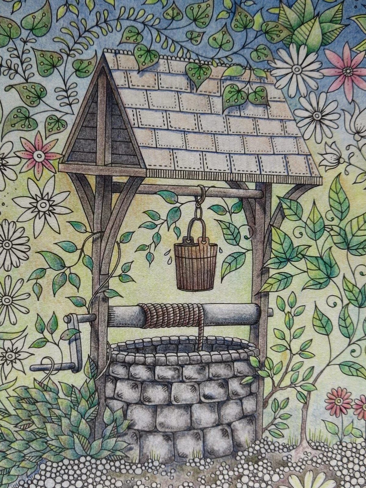 Сад цветными карандашами. Сказочный колодец. нарисовать колодец. колодец карандашом. колодец цветными карандашами.