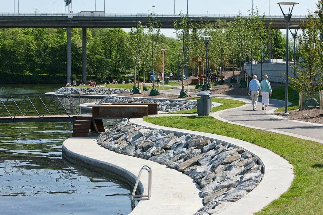 Парк Hornsbergs Strandpark. Парк-набережная Honsberg в Стокгольме. Благоустройство береговой линии прудов. Hornsbergs Strandpark, Стокгольм (Швеция).