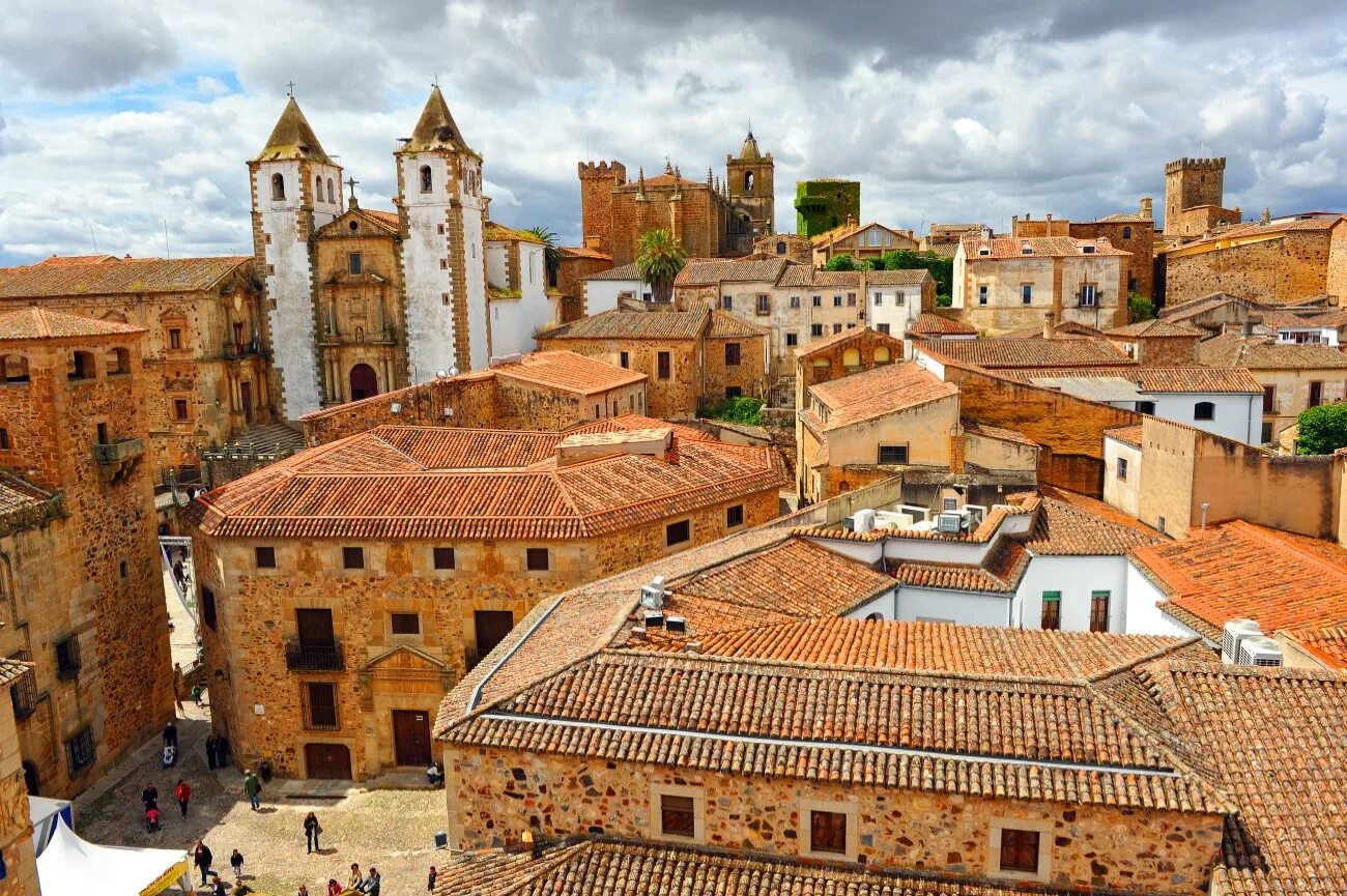 Caceres испания. Касерес город. Caceres испания. Испания эстремадура природа. Провинция эстремадура испания.
