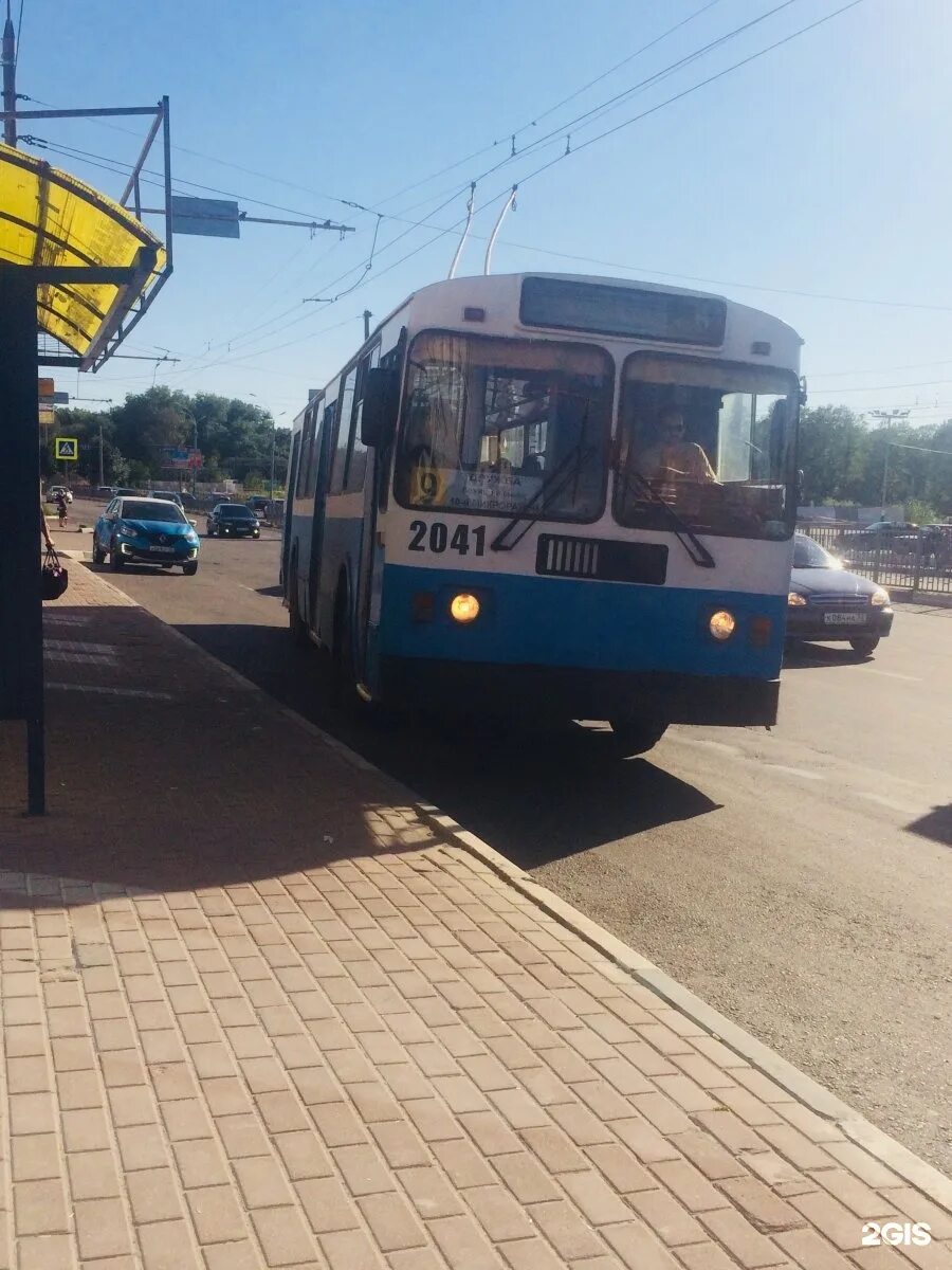 Автобус 9 брянск маршрут. Маршрут троллейбуса 13 Брянск. Троллейбус 14 Брянск маршрут. Троллейбус Брянск маршрут 13 улица Горбатова. Старый троллейбус Брянск.