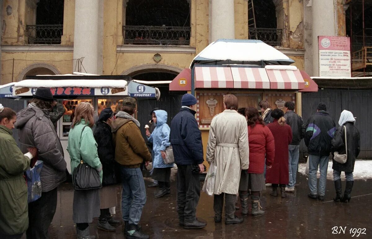 Сколько живет в спб. Питер 1992. Петербург 1992 год. Питер 1992 год фото.