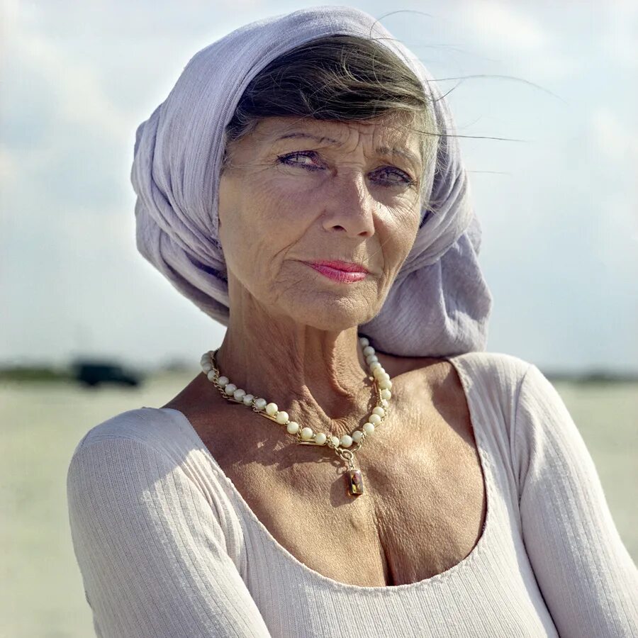 Petra daniels southern. Бабушка нимфоманка. Пожилые женщины без комплексов. Нимфоманка. Красивые старушки в колготках.