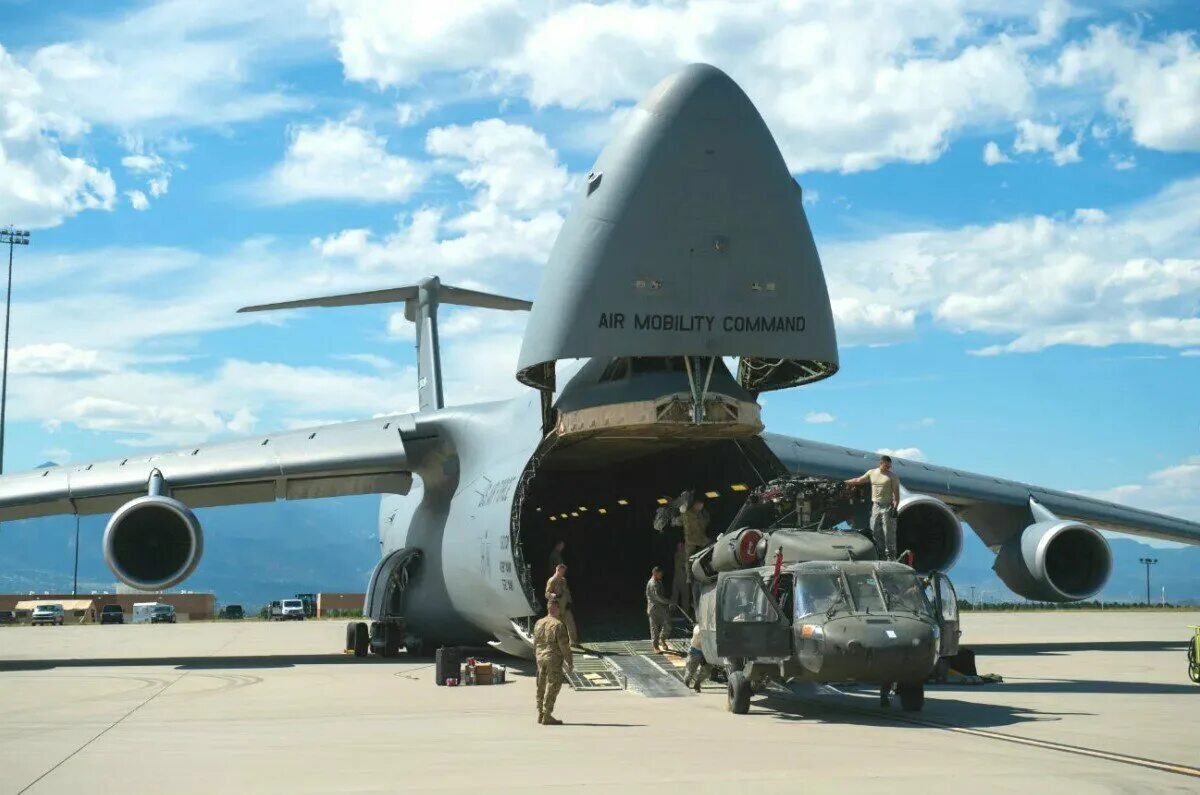 Lockheed c-5 Galaxy. C5 Galaxy самолет. Самолет Lockheed c-5 Galaxy.