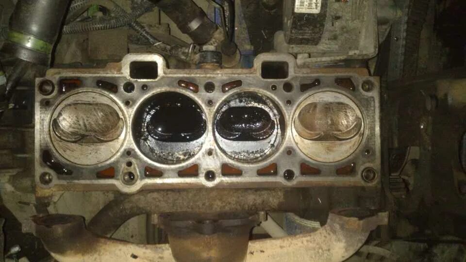 Прогоревший клапан ваз 2114. Прогар клапана ваз 2114. Прогар клапана ваз 2114. Мазда 323 прогоревший клапан. Прогар клапана ваз 2114.