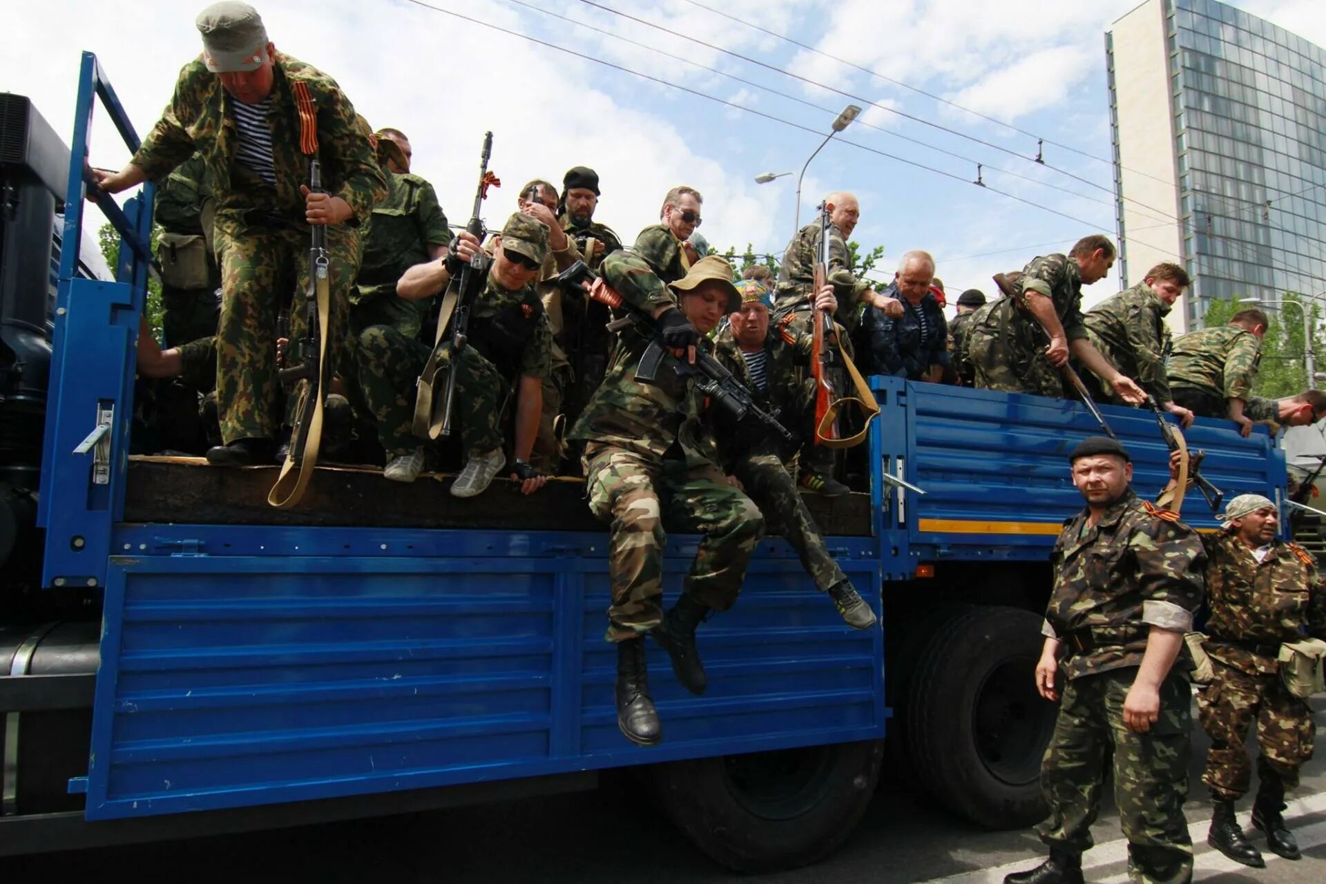 29 мая 2014 организация. 29 мая 2014 организация. Донецкий аэропорт 26 мая. Штурм донецкого аэропорта 26 мая. День миротворца оон.
