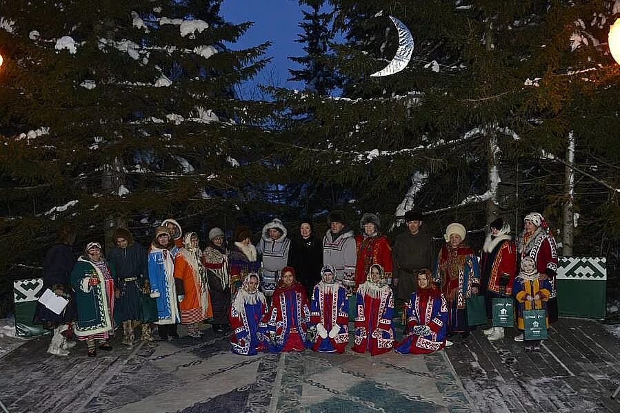 Манси праздник вороний день. Вороний день праздник хантов. Праздники хмао. Вороний праздник у манси. Праздник угощения луны тылащ пори.