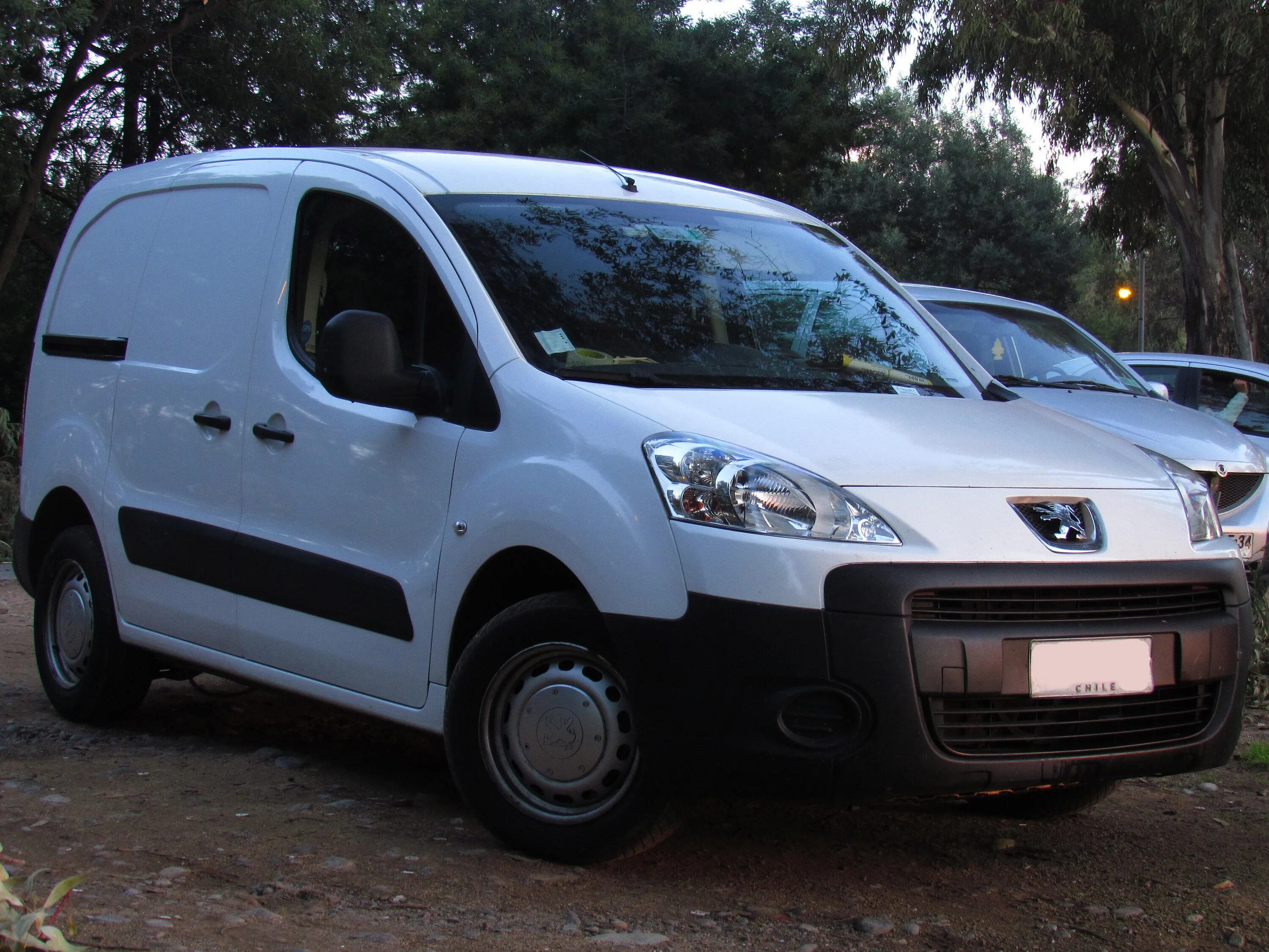 Peugeot partner hdi. Peugeot partner hdi. Peugeot partner tepee 2014. Пежо партнер красный. Peugeot partner 1.
