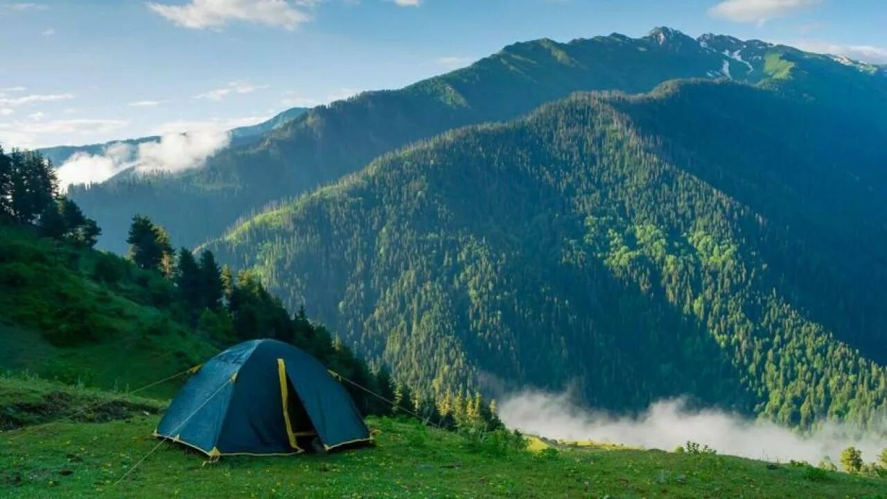 Mountains camping. Палатка в горах. Кемпинг на природе. Кемпинг в горах. Фон природа палатка.