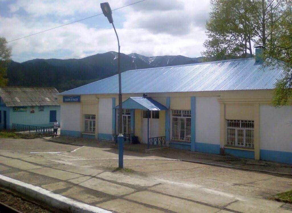 Станция байкальск. Станция выдрино байкал. байкальск станция жд. станция байкальск поезда. жд вокзал выдрино.