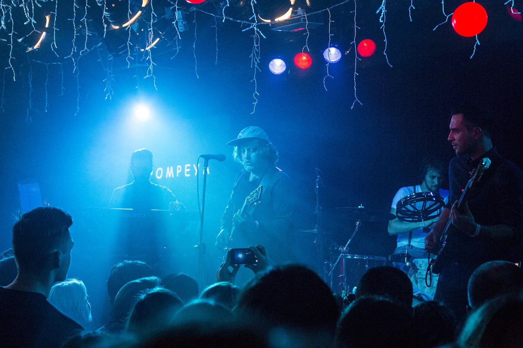 16 тонн клуб сцена. Молот 16 тонн. Ilwt бал. Концерт 16 на 9. 16 тонн арбат.