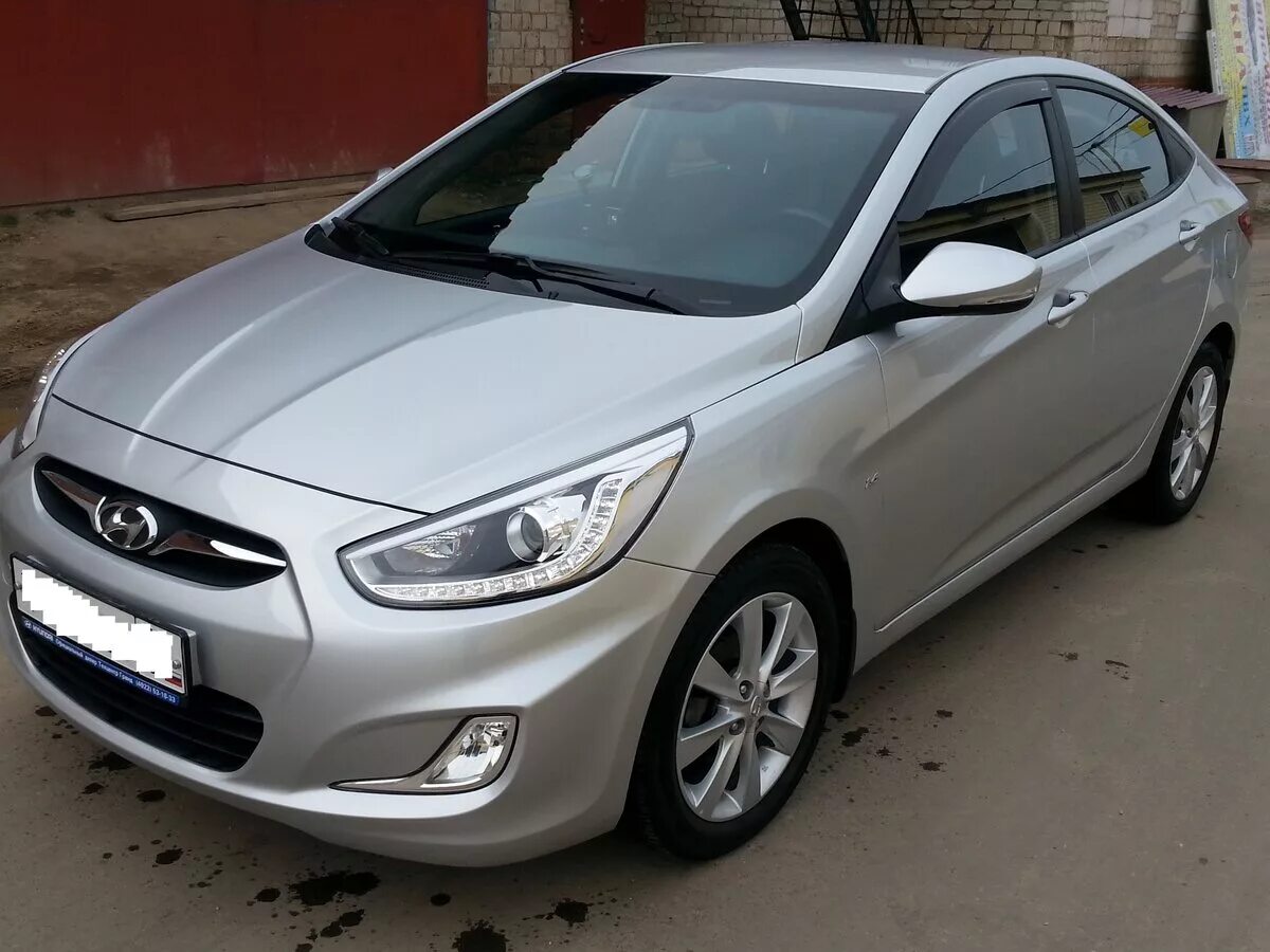 Hyundai Solaris 2014. Хендай Солярис 2014 седан. Hyundai Solaris 2014 серебристый. Машина Хендай Солярис 2014 года. Солярис 2014г купить