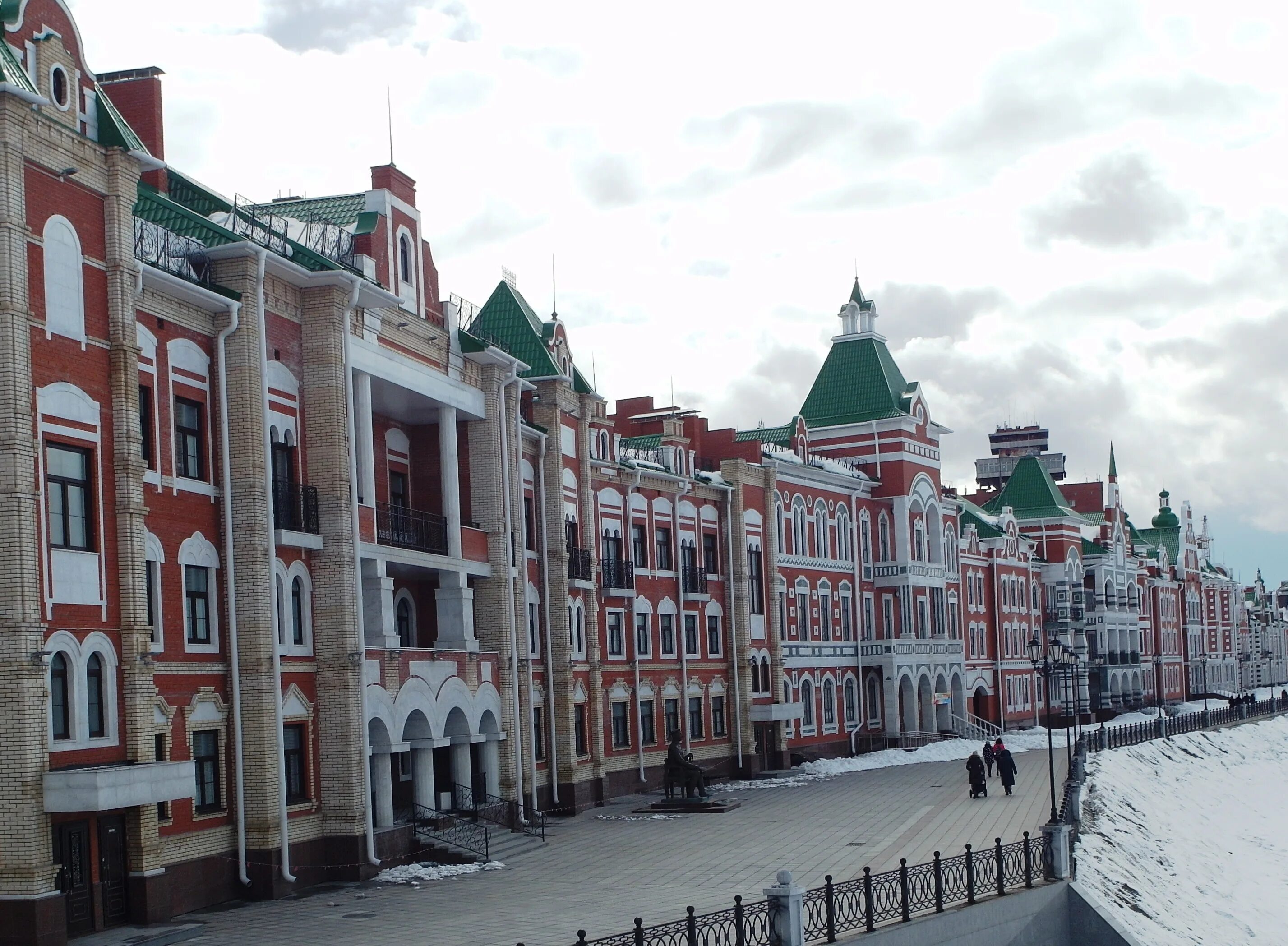 Набережная йошкар-олы 2023. Март йошкар ола. Йошкар-ола набережная брюгге зимой. Воскресенский проспект 3 йошкар-ола. Йошкар-ола самое высокое здание.