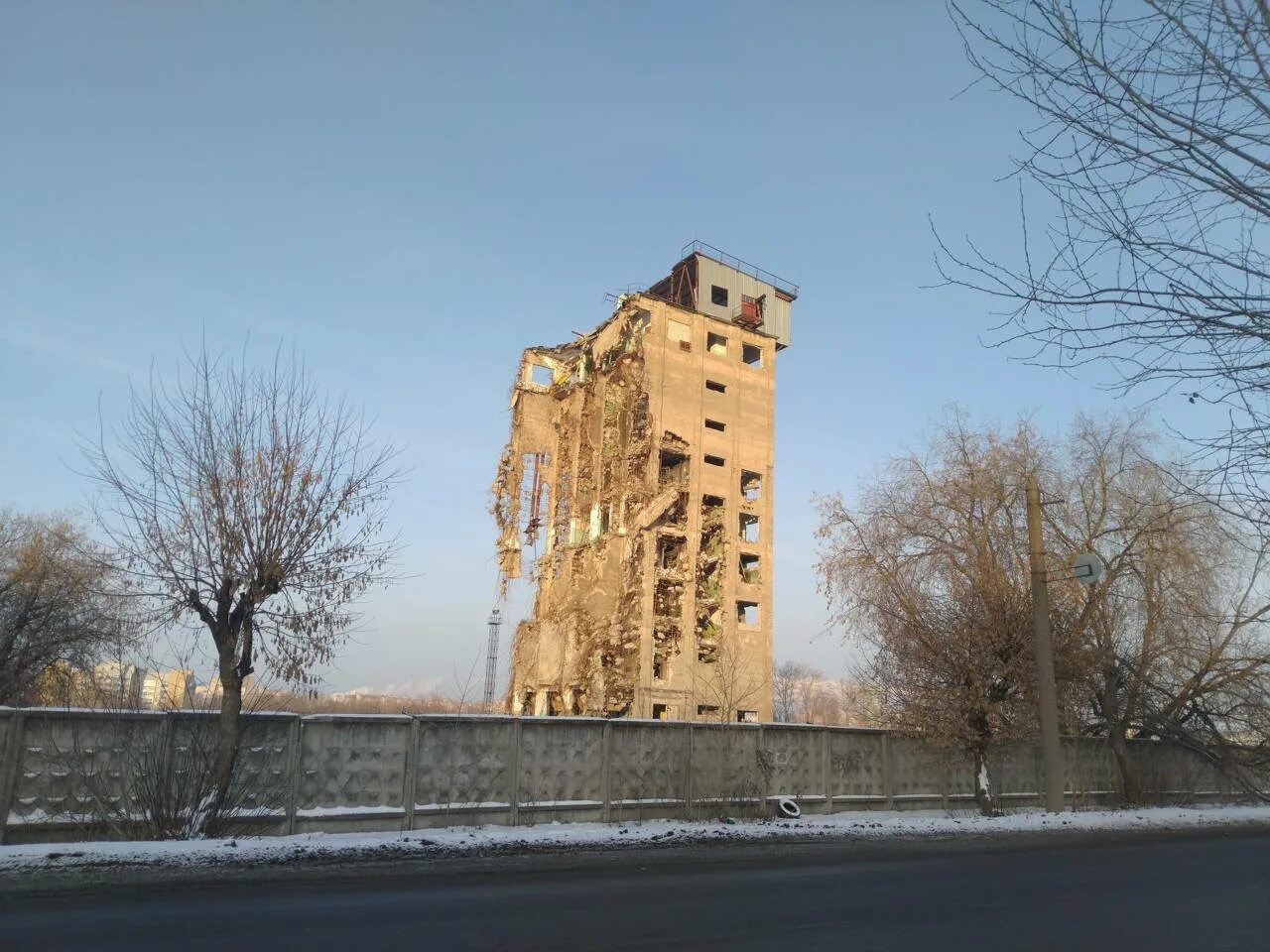 Заброшенный мелькомбинат сыктывкар. Мелькомбинат красноярск. Мелькомбинат улан-удэ. Московский мельничный комбинат. Мелькомбинат киров.