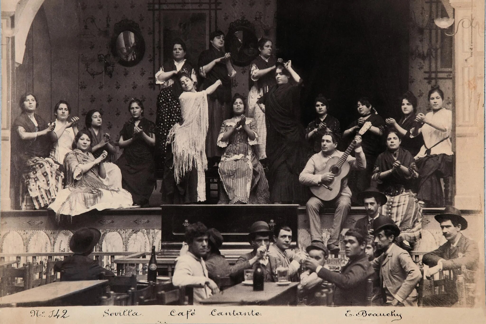 История фламенко. Андалусия испания фламенко. Танцоры фламенко испания. Испанки в танце фламенко. Испанский танец фламенко.