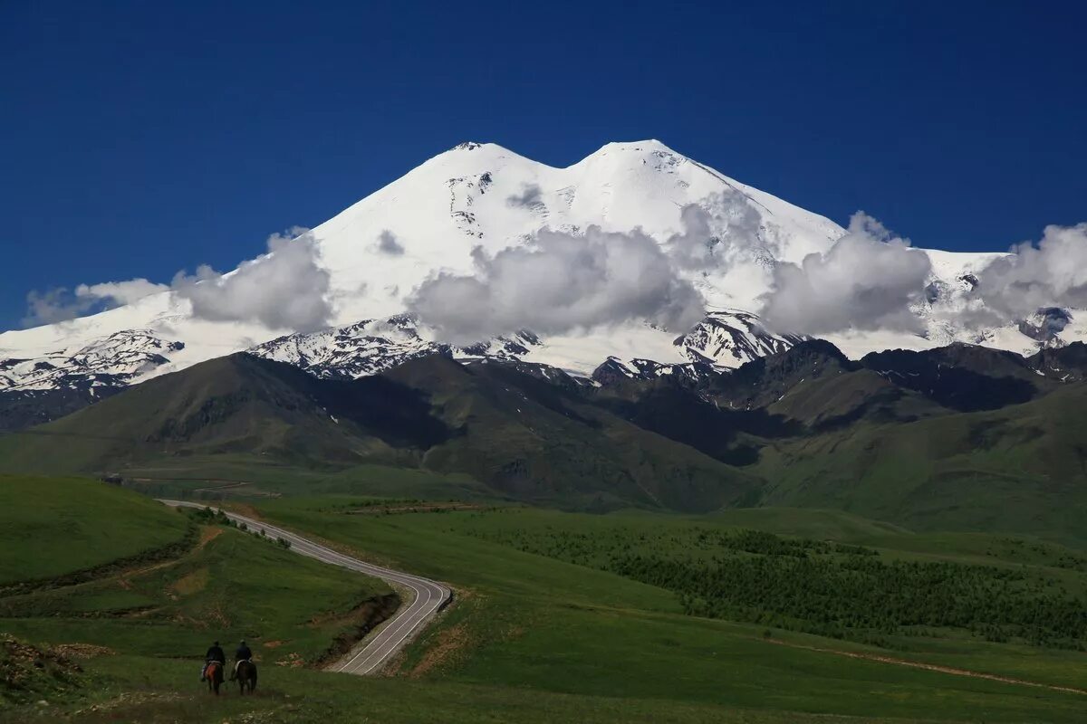 Армавир эльбрус. Кисловодск вид на эльбрус. Эльбрус со смотровой площадки пятигорска. Армавир эльбрус. Группа в телеге.