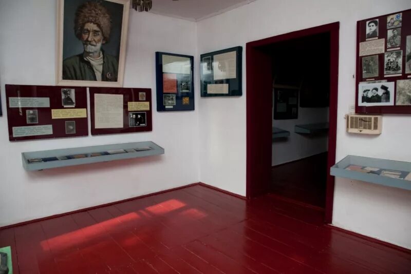 Юдаков сулейман дом музей. Музей сулеймана стальского. Краеведческий музей касумкент. Музей сулеймана стальского фото. Музей сулеймана стальского.