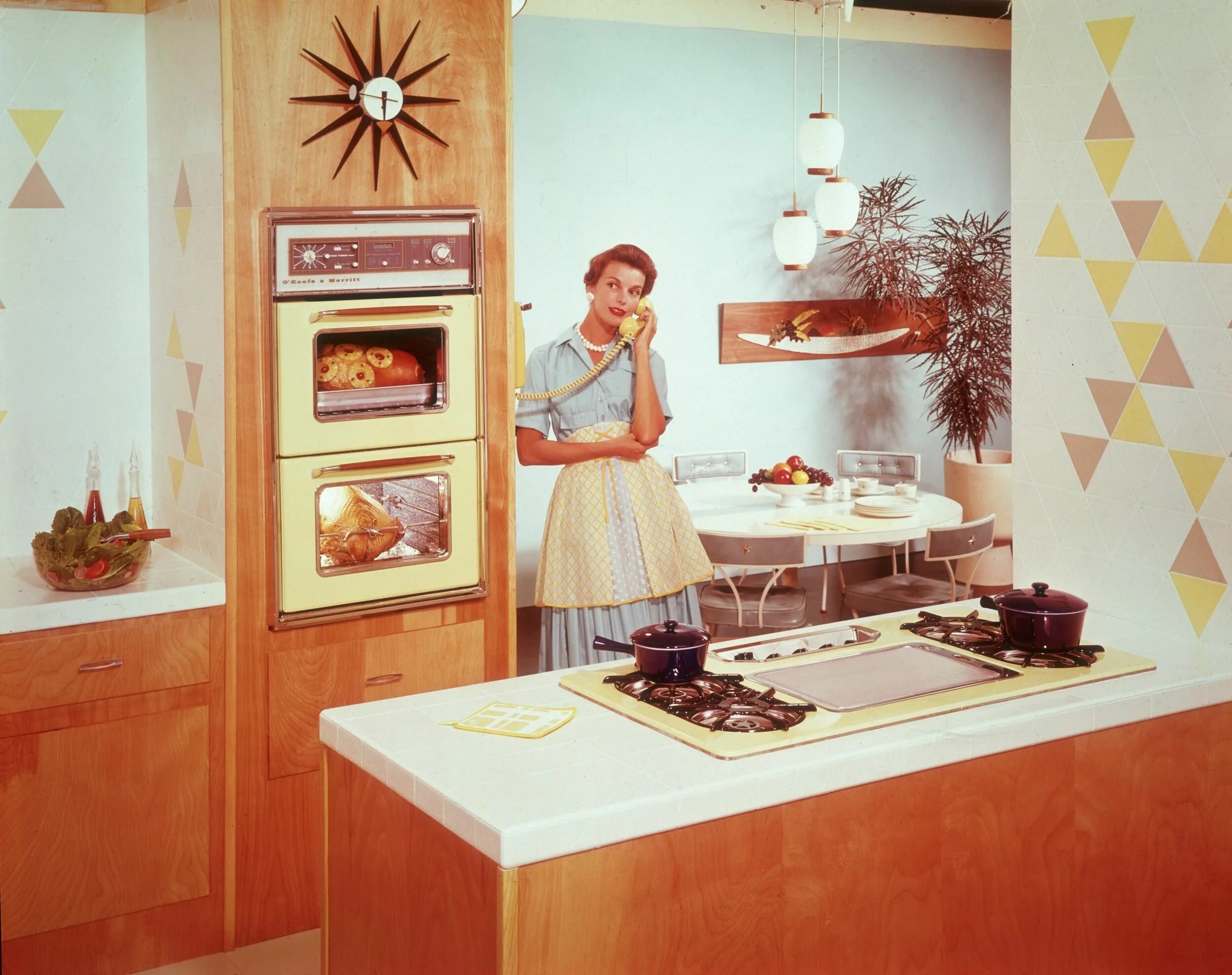 Has 50 s. Кухня Америка 50х годов. Америка 60е стиль кухня. Кухни в стиле Америка 50-х. 60-Е Америка стиль.