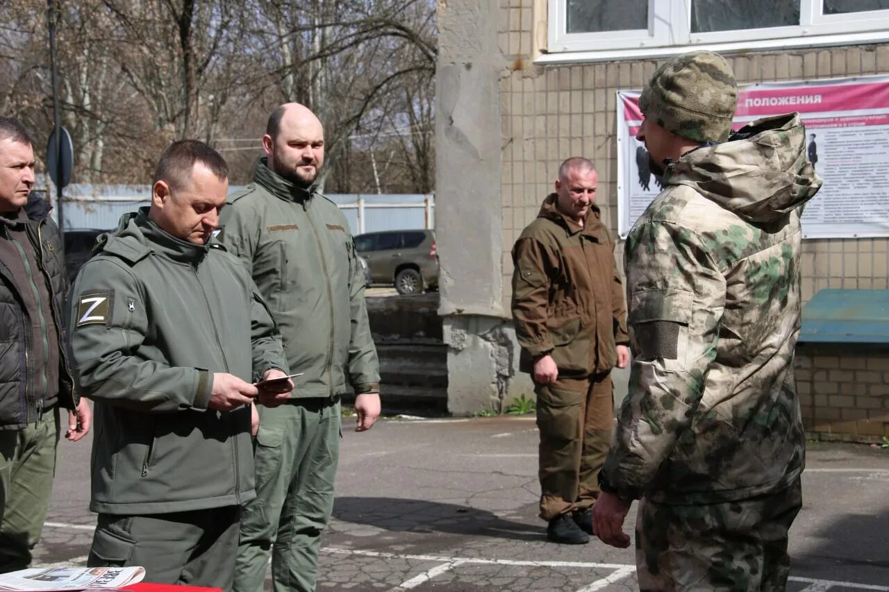 Правда о сво сегодня последние новости. Российский военнослужащий. Российский солдат. Солдаты ДНР. Солдат РФ.