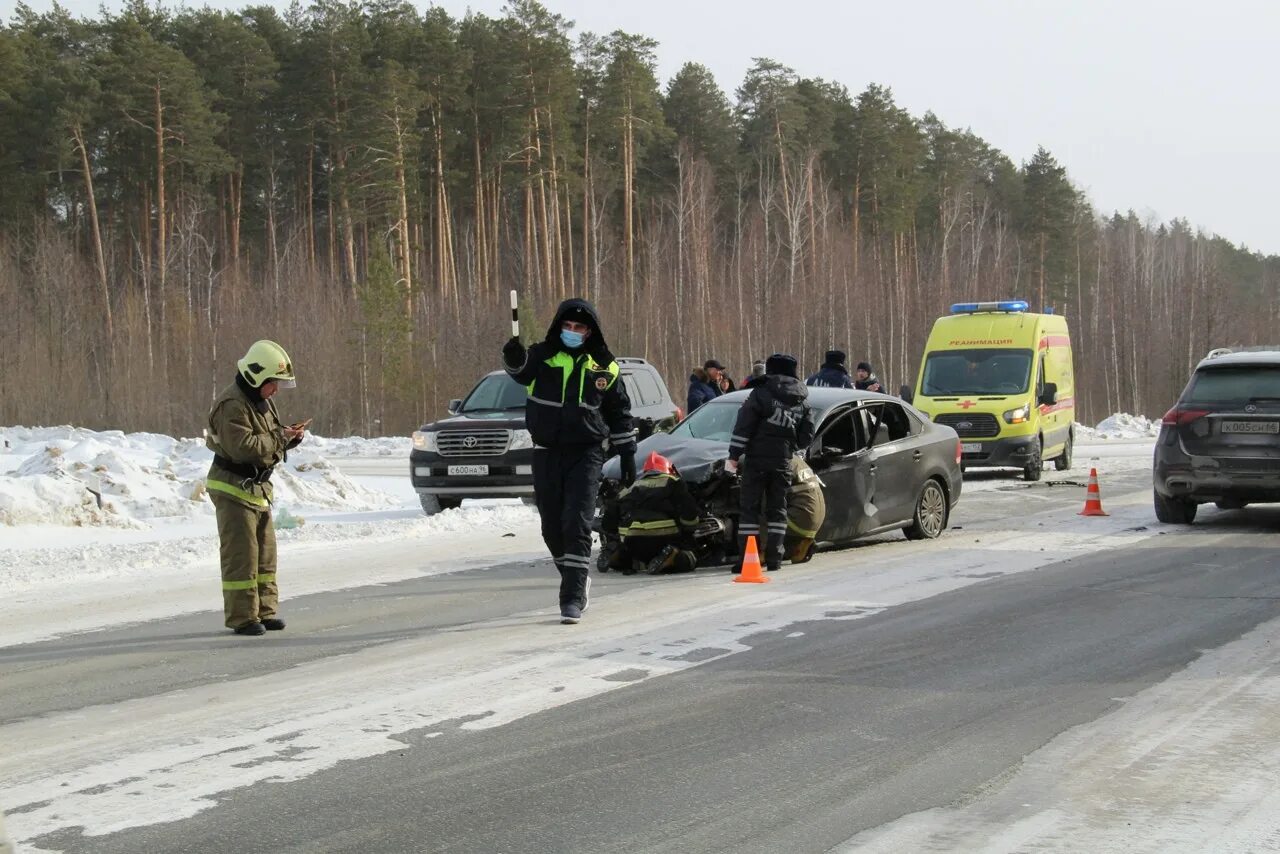 Е1 происшествия сегодня. ДТП В Свердловской области. Авария на трассе в Пышме.