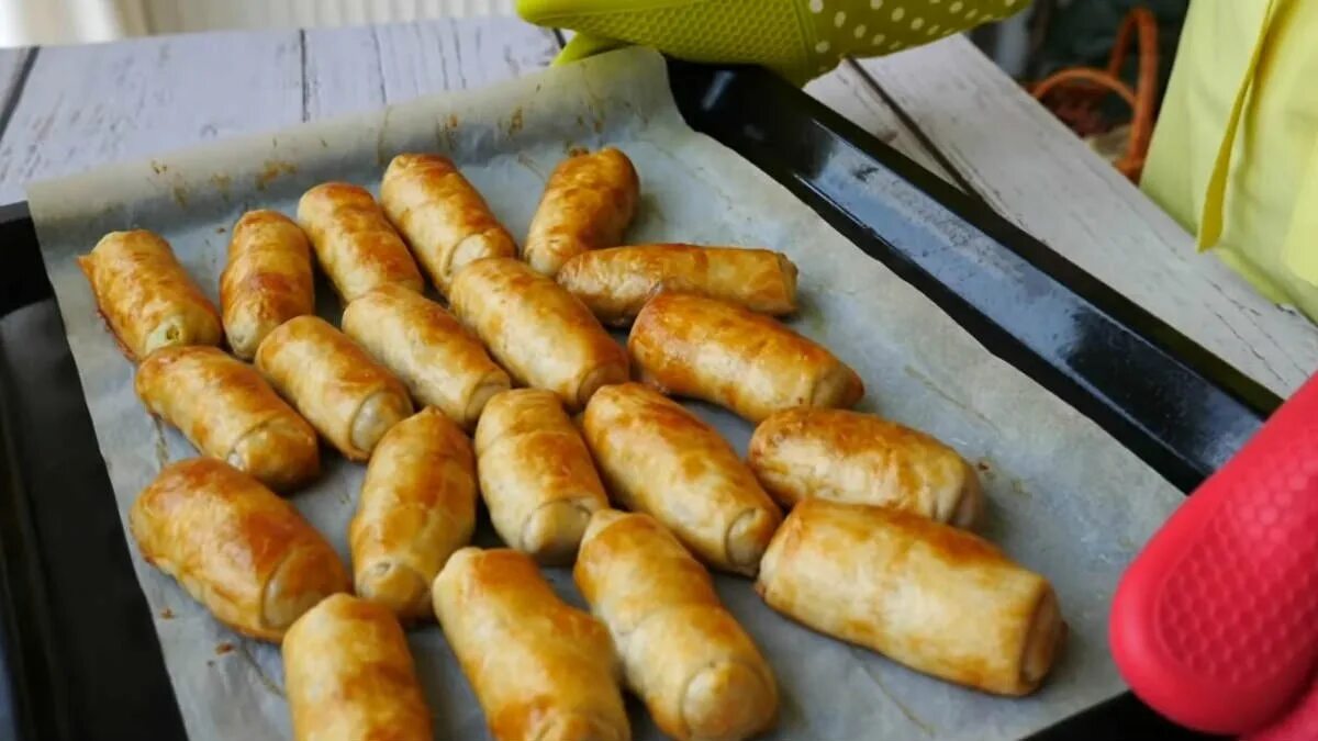 Трубочки с начинкой в духовке. Трубочки с мясом. Трубочки с заварным кремом. Трубочки из лаваша с творогом. Закуска из лаваша трубочки.